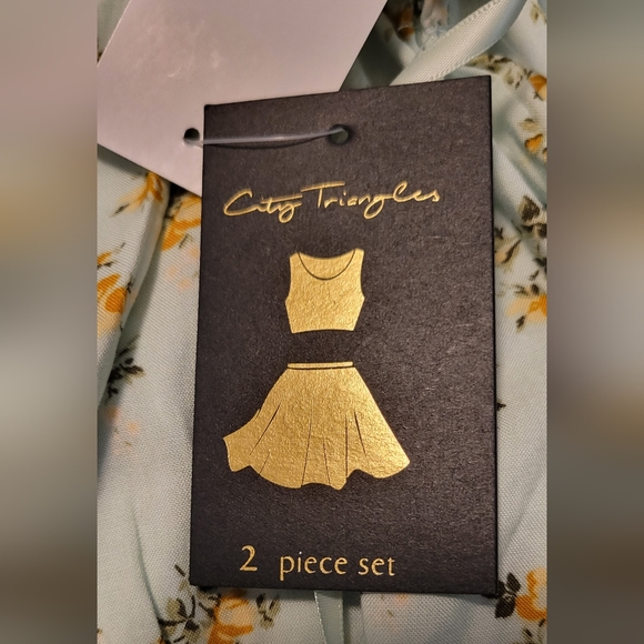 City Traingles Floral Dress Set (NWT) - Picture 4 of 11